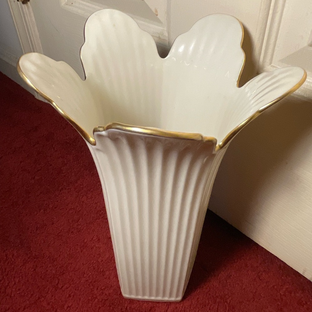 Lenox Meridian Collection Ribbed Off White with Gold Rim  7.75" Vase